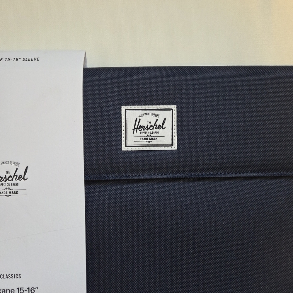 NWT Herschel Spokane 15–16” Laptop Sleeve | Black - Picture 4 of 5